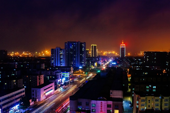 看过日照城市夜景的一角,才发现这座城市的万种风情