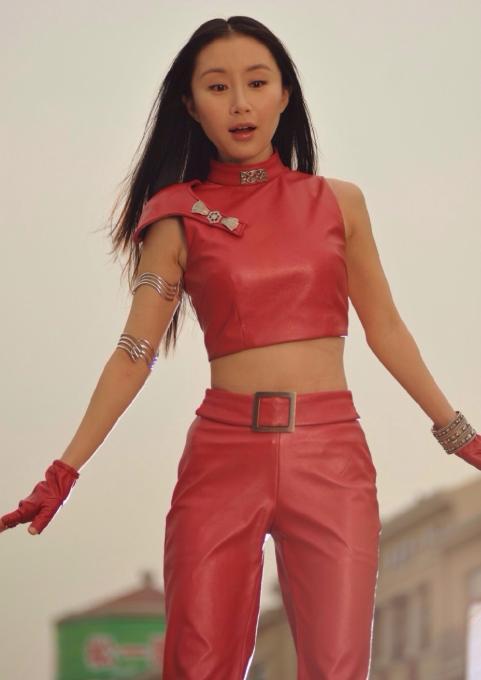 谁还记得魔幻手机中的傻妞出道28年零绯闻