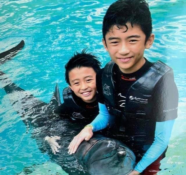 12岁发育太早熟,8块腹肌抢镜荷尔蒙爆棚|腹肌|张柏芝|谢振轩_新浪新闻