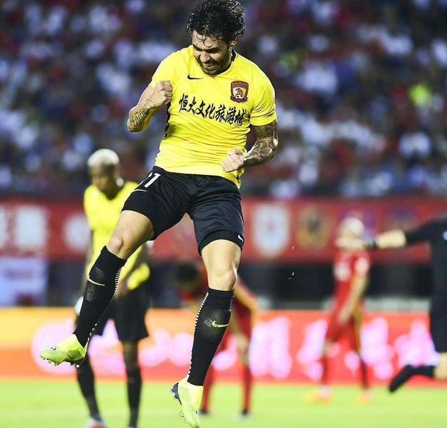 高拉特归化遇到阻碍,我们的足协应该如何面对这些危机?