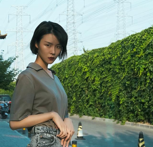 张羽清化妆后和素颜的样子不像是同一个人,妆后给