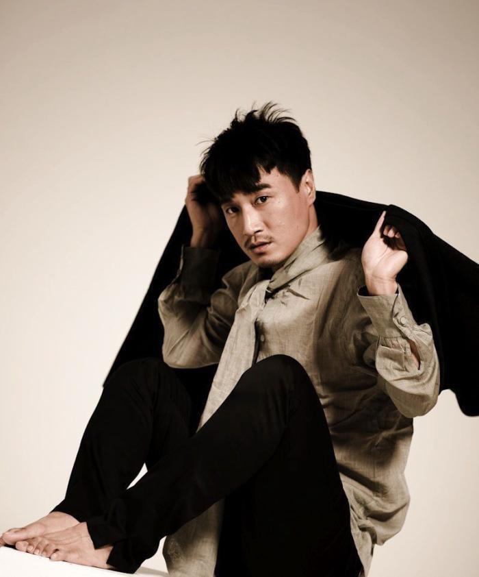 比如说当初在《还珠格格》中饰演容嬷嬷的演员李明启,就是因为把剧中