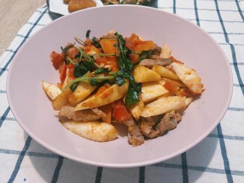 教你家常好吃的番茄炒笋块,吃一口就让你忘不掉,最后汤汁都不剩休闲区蓝鸢梦想 - Www.slyday.coM 教你家常好吃的番茄炒笋块,吃一口就让你忘不掉,最后汤汁都不剩休闲区蓝鸢梦想 - Www.slyday.coM