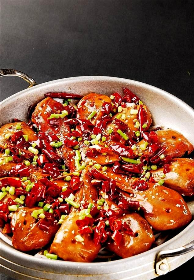 皮筋道肉滑嫩风味醇厚香辣爽口鸭头就是这么好吃