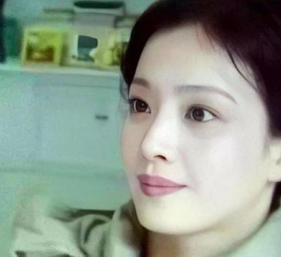 1987年,28岁的刘晓莉生下刘亦菲后为何两度离婚,远走他乡