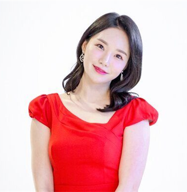 lck传奇女主持宣布退出,水友:faker又没了