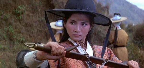 的舞蹈基础作为女主角的郑佩佩这部电影是中国新派武侠电影的开山之作