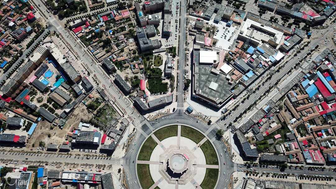 传说特克斯八卦城最早是由南宋道教全真七子之一的丘处机布置的.