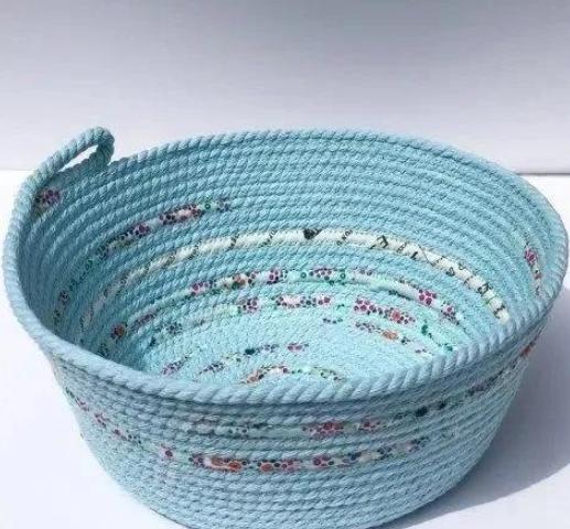 家里的旧衣服,破布条,破碗别扔了,结合改造一番,做个收纳篮