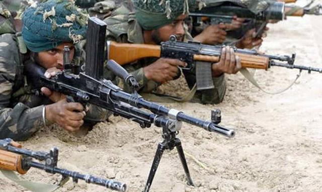 印军为何还在用二战老式机枪?不是布伦性能多好,没钱更换才关键