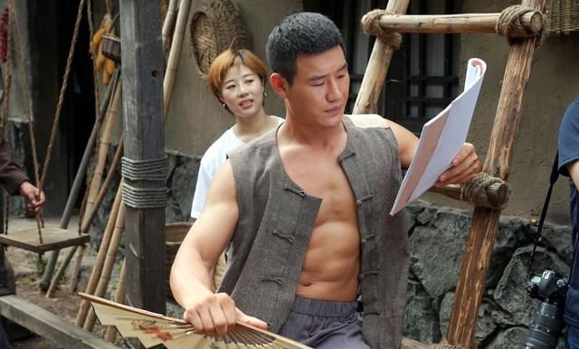 31岁嘎子和28岁英子再重逢一个帅气十足一个女大十八变