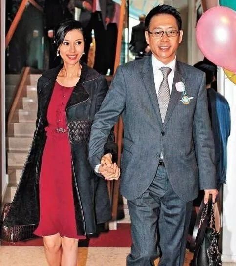 许晋亨娶明星李嘉欣多年,至今得不到家庭的认可