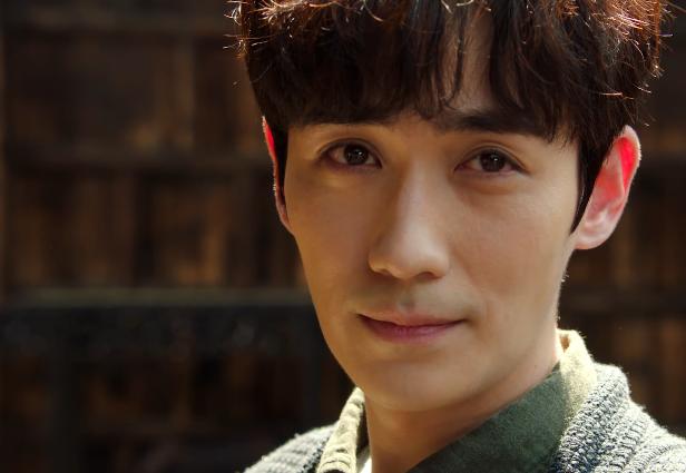 重启首播朱一龙演中年版吴邪造型邋遢状态显疲倦