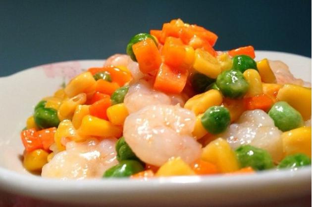 教您在家做这道彩色虾仁,夏季吃蔬菜虾仁这样搭配才能够助你瘦身