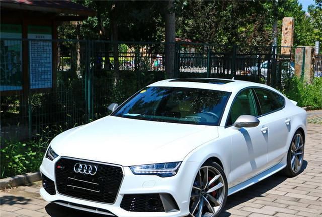 偶遇200万银耳奥迪,车尾4个字让女人流泪:这样的好男人哪里找