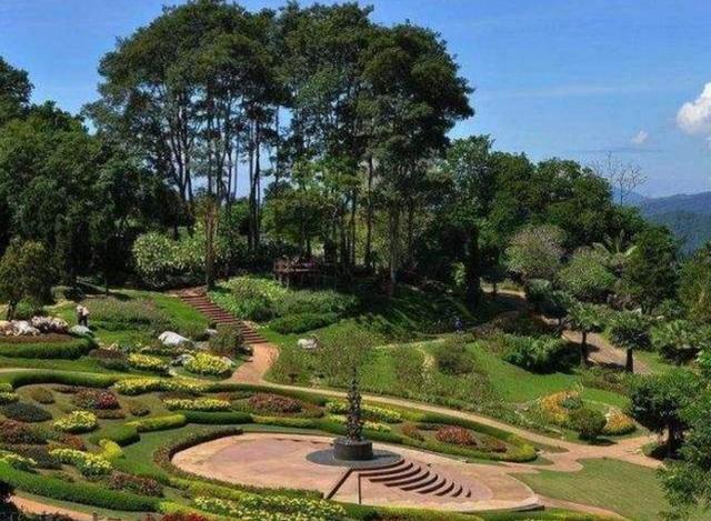 泰国"地狱"主题花园走红,游客:胆颤心惊