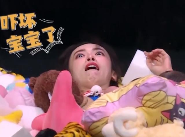 吴谨言被抽中掉坑镜头一扫而过她表情是否整容很显眼