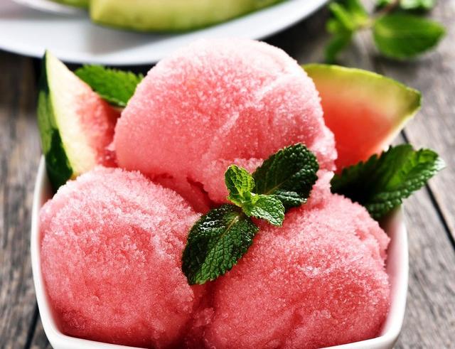 颜值巨高又简单的西瓜冰球,这才是夏天的味道