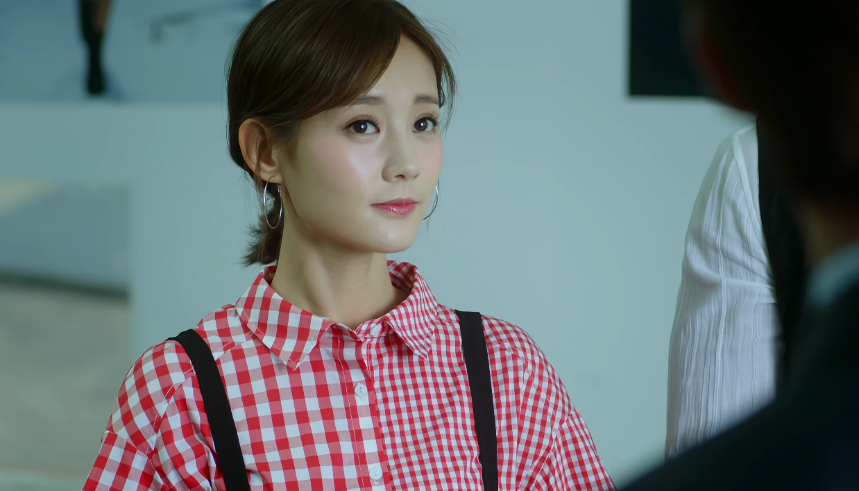 主线剧情基本是跟着李洪海和夏可可的三个月婚姻展开的,眼下两人的三