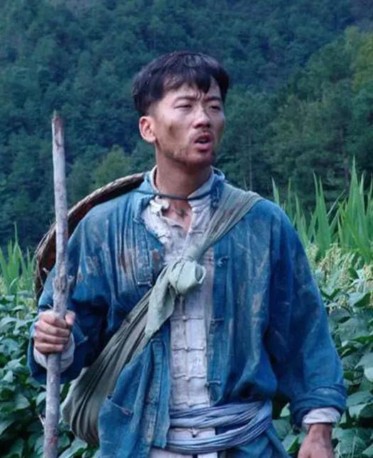 他俩都饰演过"哮天犬",如今他成了影帝,他却沦落成18线小明星