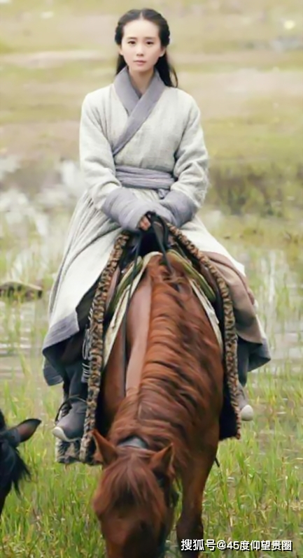 7位女明星古装骑马照大比拼,刘亦菲仙女本仙,彭小苒红衣美艳