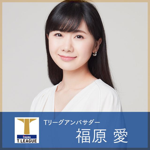 从照片可以看到,福原爱披着一头长发,对着镜头露出了温柔的笑容,有爱