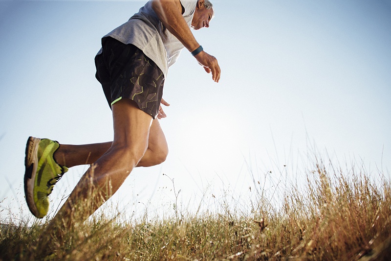 快走:快走运动更加适合没有运动经验以及不能做大幅度运动的人.