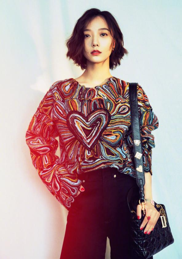 王珞丹只剪了一个短发,却意外美出了新高度,女强人风格真适合她