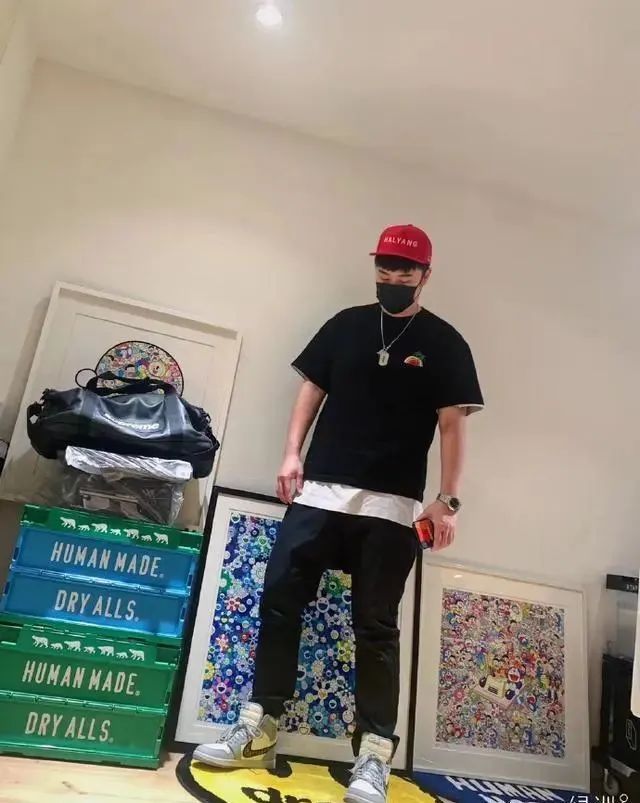 陈赫高调晒新鞋,普通人一辈子也买不起