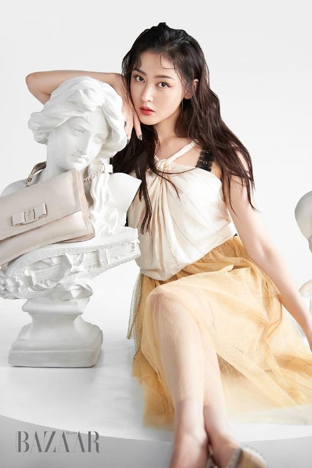 张天爱解锁越南芭莎7月封,图三发型获好评,网友在线求教程