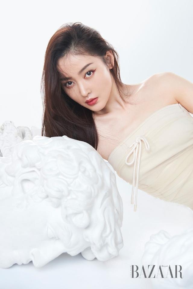 张天爱解锁越南芭莎7月封,图三发型获好评,网友在线求教程