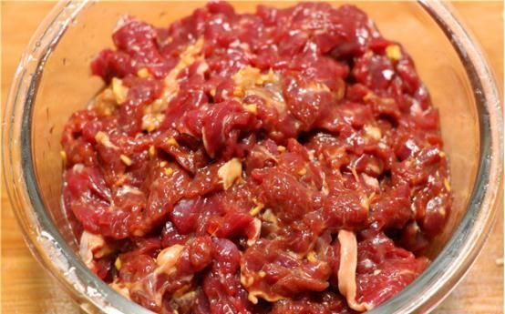 腌牛肉万万不可放盐大厨教你饭店不外传秘诀生炒水煮都通用