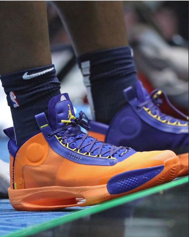 锡安穿aj34参加训练,身材依旧壮硕