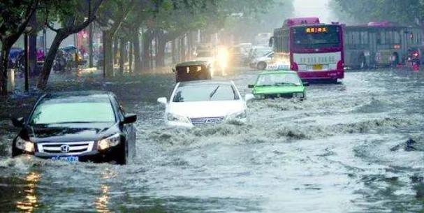 雨季來臨，請領取積水路段行車指南