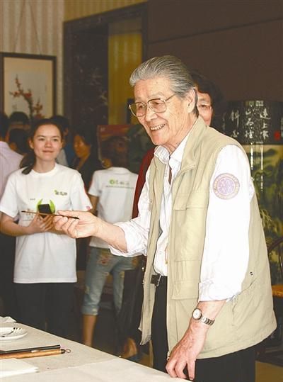 年是他最红的一年,这两部剧你一定看过|男一号|蓝天野|话剧_新浪新闻