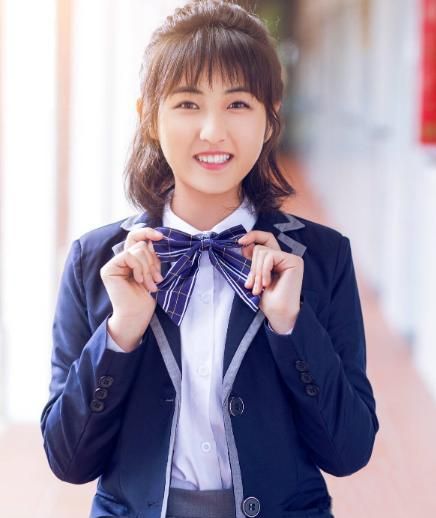 张子枫"毕业照"曝光,明明化了妆,却被不少男生看成素颜