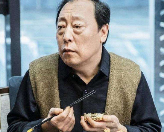 3位长着"面瘫脸"的男星,演技却不"瘫",个个被称为老戏骨