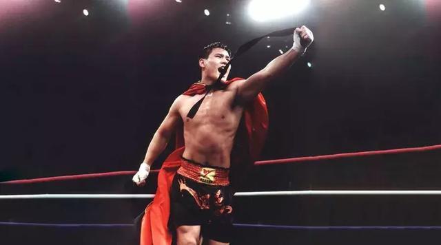 柳海龙被称为中国第一个散打王到底与谁打获得此殊荣