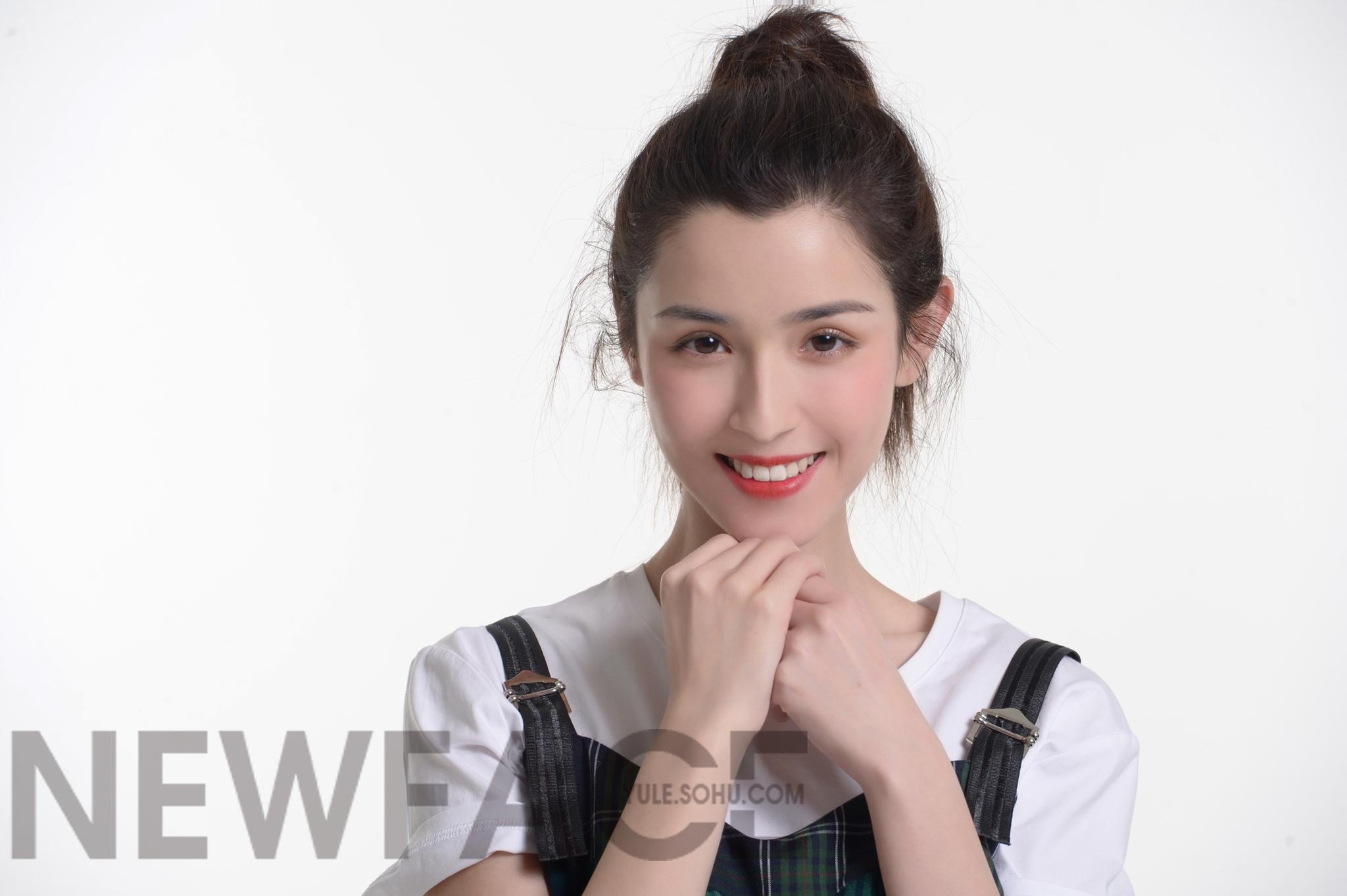 《一梦敦煌》里的惊鸿一瞥,很多人记住了来自新疆的美女哈妮克孜