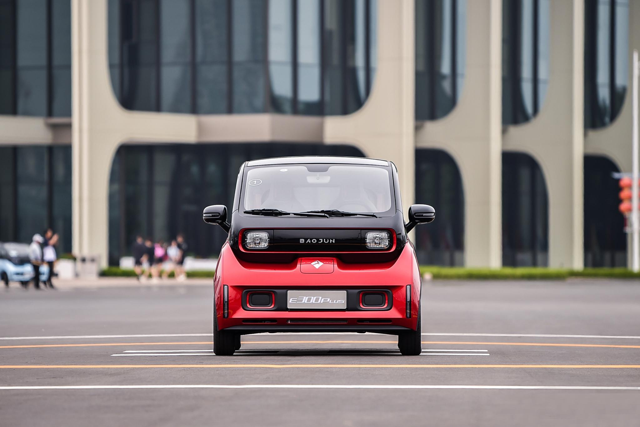 大眼萌新 伴你同行 试驾新宝骏e300/e300 plus