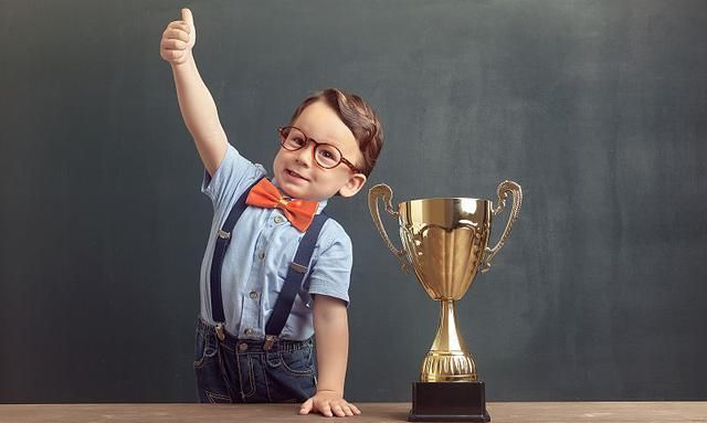 家长夸孩子别只用"你真棒"!斯坦福教授:这样表扬娃效果更好