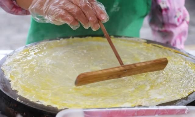 是阿姨对你的爱啊雨露不能均沾只能沾一沾怎么能少的了烤面筋一个猪头