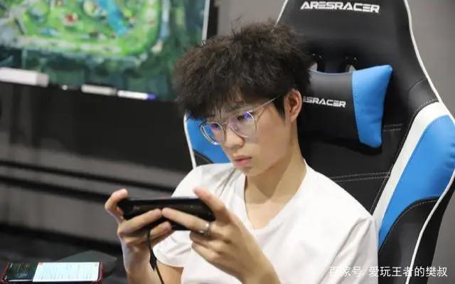 kpl理性看待久诚和林互怼事件这件事背后是职业态度问题