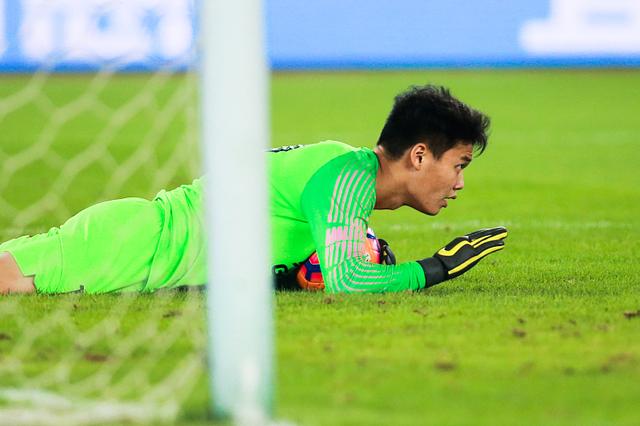 曾留洋欧洲豪门,表现可圈可点|陈钊|申花|门将_新浪新闻