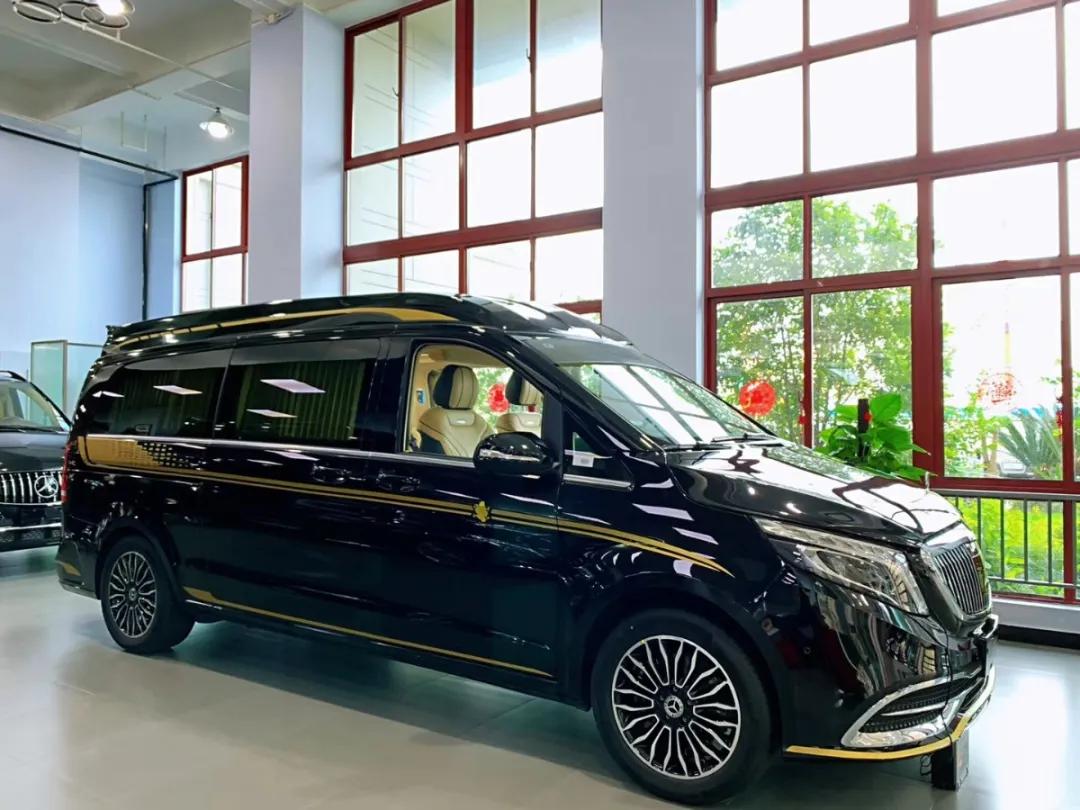 奔驰v260l七座迈巴赫龙纹版,顶级行政座舱