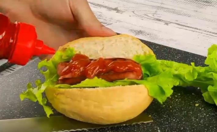 一个可口可乐易拉罐改造一下全宿舍的人都吃到了烤肉