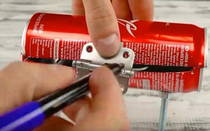 一个可口可乐易拉罐改造一下全宿舍的人都吃到了烤肉