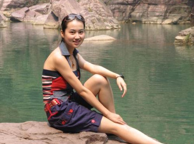 丈夫被拍到有新恋情,才知他们早已离婚,41岁的她独自抚养儿子|王艺璇