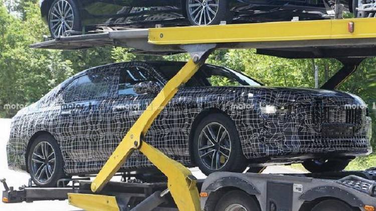 续航或超600km，配备更加智能自动驾驶系统，宝马i7路试谍照曝光