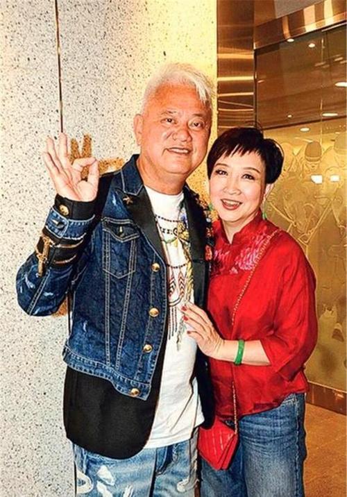 嗜赌败掉数亿家产,四次破产的陈百祥,为何黄杏秀40年不离不弃?